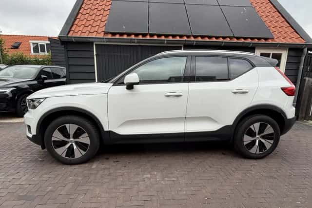 Volvo XC40 (2018) thumbnail 2