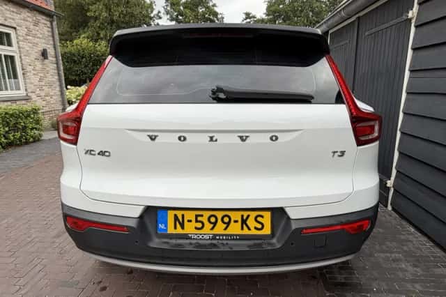 Volvo XC40 (2018) thumbnail 4