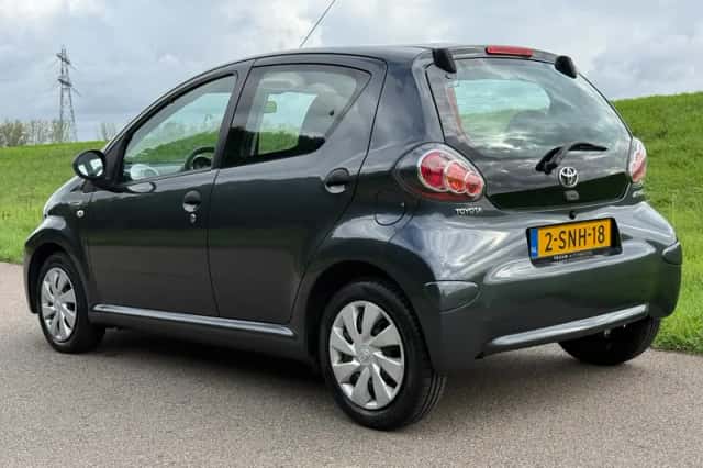 Toyota Aygo (2013) thumbnail 2