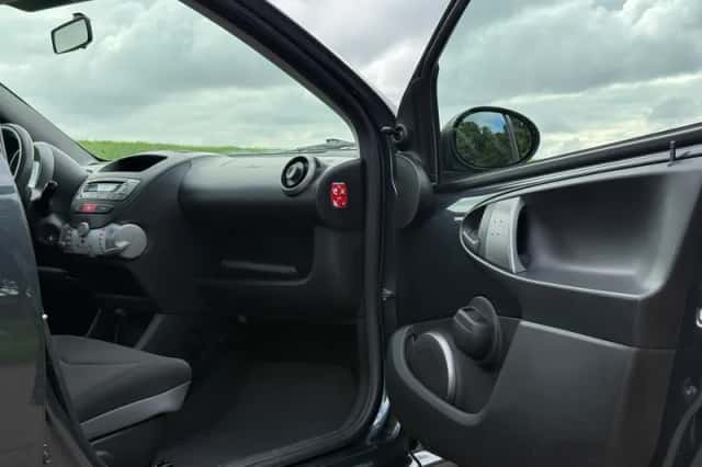 Toyota Aygo (2013) thumbnail 5