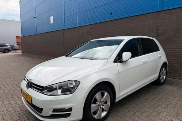 Volkswagen Golf (2015) thumbnail 1