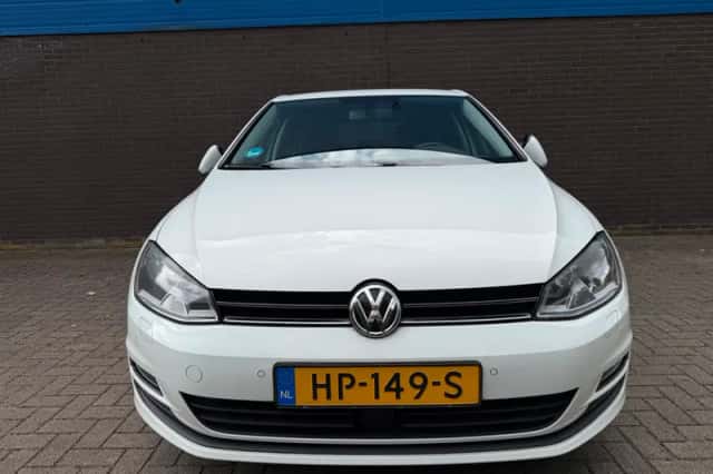 Volkswagen Golf (2015) thumbnail 5