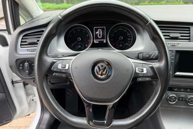 Volkswagen Golf (2015) thumbnail 6