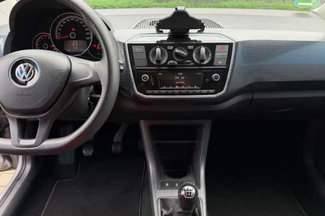 Volkswagen Up! (2017) thumbnail 6