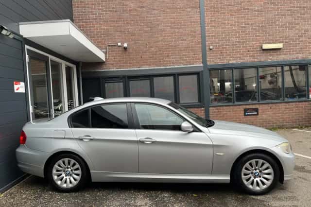 BMW 3-Serie (2009) thumbnail 6