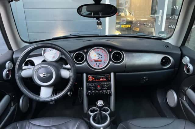 MINI Cooper (2007) thumbnail 2