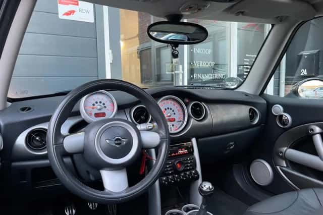 MINI Cooper (2007) thumbnail 5