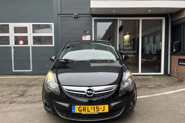 Opel Corsa (2013) thumbnail 3