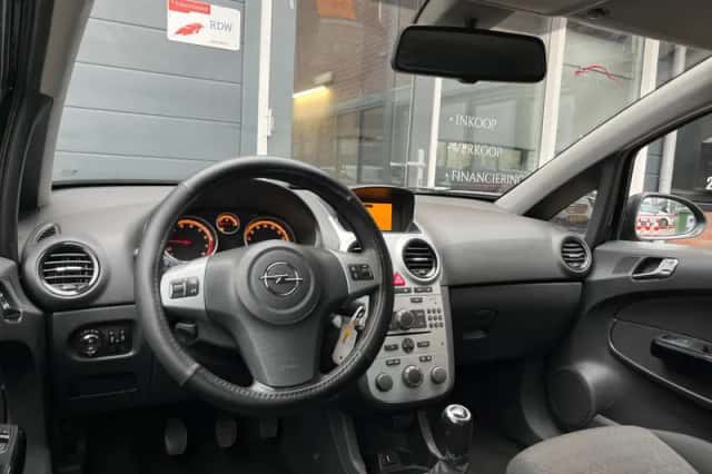 Opel Corsa (2013) thumbnail 5