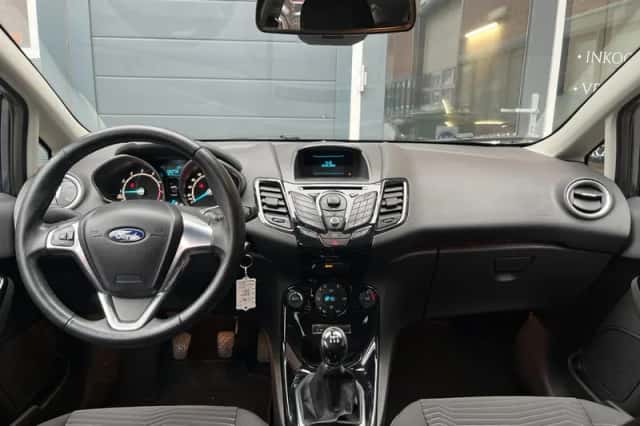 Ford Fiesta (2014) thumbnail 2