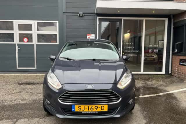 Ford Fiesta (2014) thumbnail 3