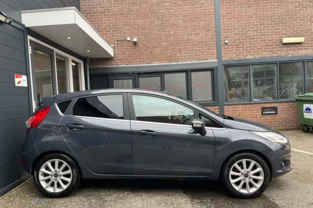 Ford Fiesta (2014) thumbnail 4