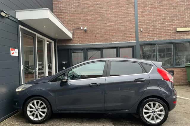 Ford Fiesta (2014) thumbnail 5