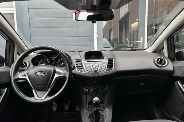 Ford Fiesta (2015) thumbnail 2