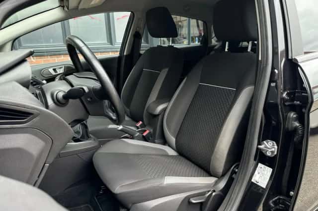 Ford Fiesta (2015) thumbnail 3
