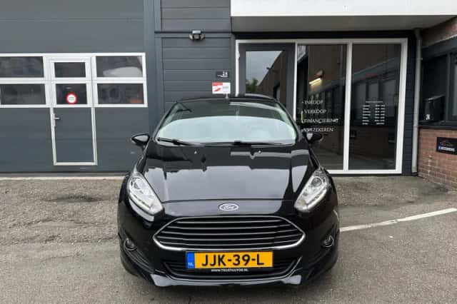 Ford Fiesta (2015) thumbnail 4