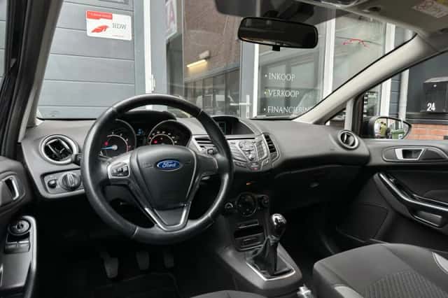 Ford Fiesta (2015) thumbnail 6