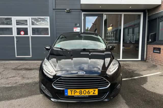 Ford Fiesta (2013) thumbnail 4