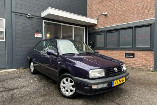 Volkswagen Vento (1996) thumbnail 1
