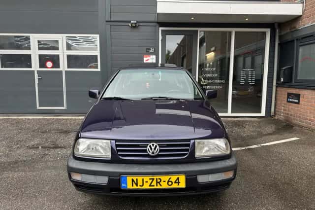Volkswagen Vento (1996) thumbnail 4