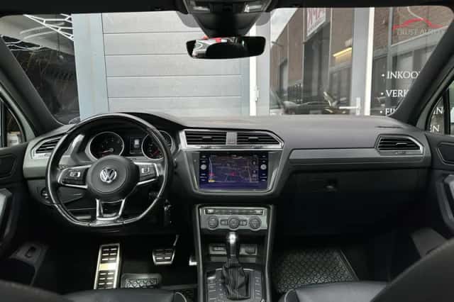 Volkswagen Tiguan (2018) thumbnail 2