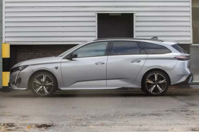 Peugeot 308 (2022) thumbnail 3