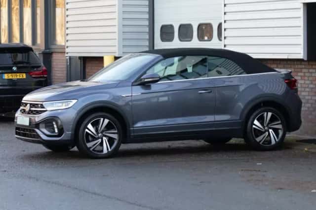 Volkswagen T-Roc (2023) thumbnail 2