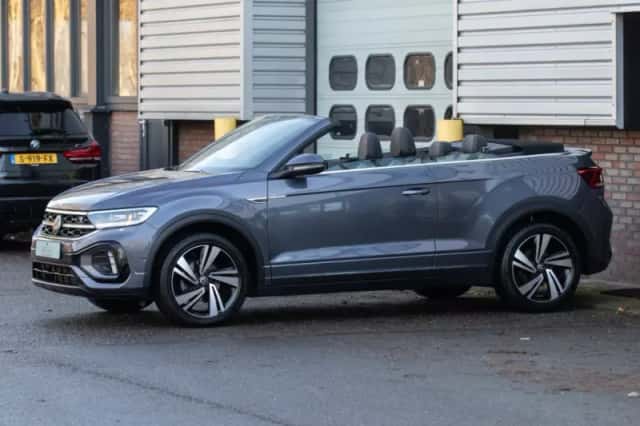 Volkswagen T-Roc (2023) thumbnail 3