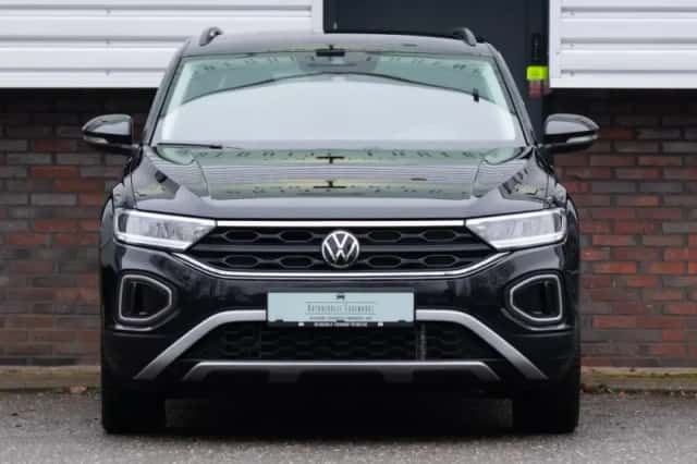 Volkswagen T-Roc (2025) thumbnail 1