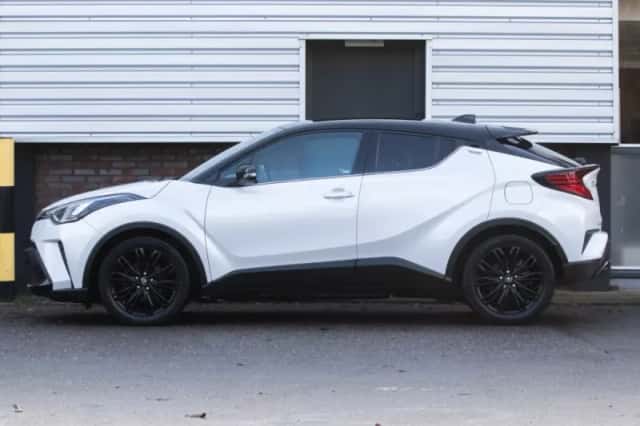 Toyota C-HR (2023) thumbnail 3