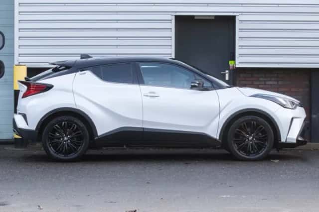 Toyota C-HR (2023) thumbnail 5
