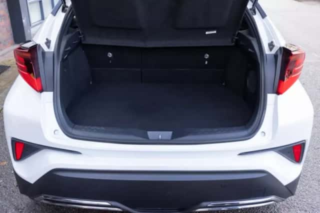 Toyota C-HR (2023) thumbnail 6