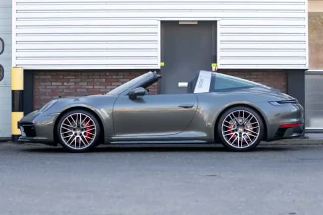 Porsche 911 (2023) thumbnail 4