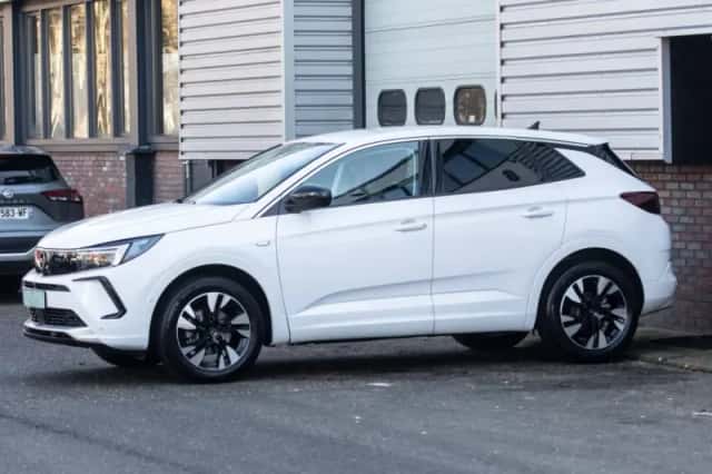 Opel Grandland (2023) thumbnail 2