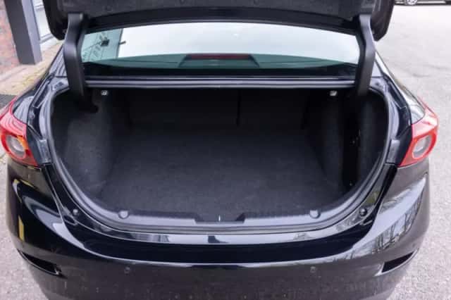 Mazda 3 (2019) thumbnail 5