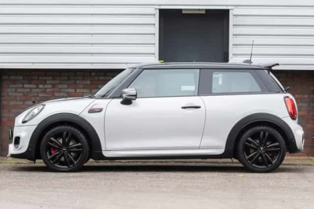 MINI Cooper S (2021) thumbnail 3