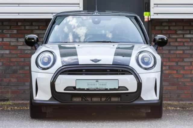 MINI Cabrio (2023) thumbnail 1