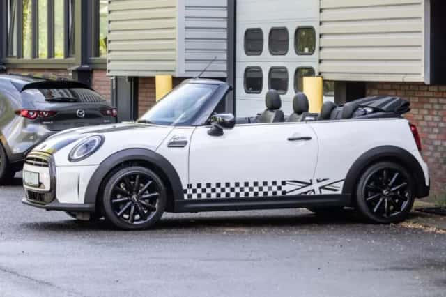 MINI Cabrio (2023) thumbnail 3