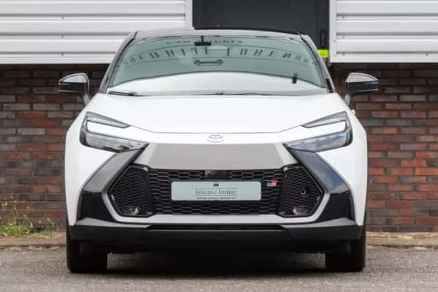 Toyota C-HR (2025) thumbnail 1