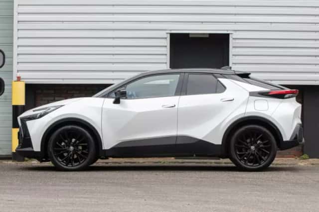 Toyota C-HR (2025) thumbnail 3