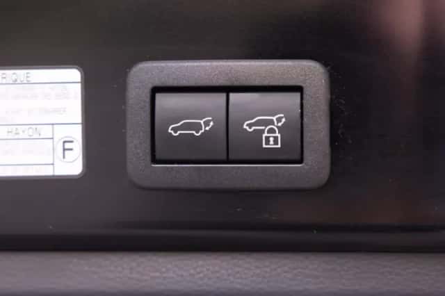 Toyota Corolla Cross (2025) thumbnail 6