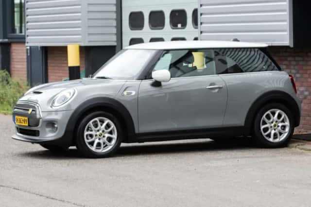 MINI Cooper (2020) thumbnail 2