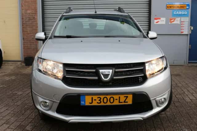Dacia Sandero (2015) thumbnail 3