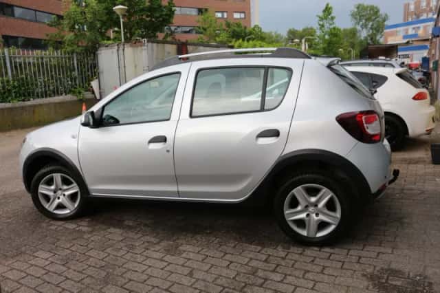Dacia Sandero (2015) thumbnail 5