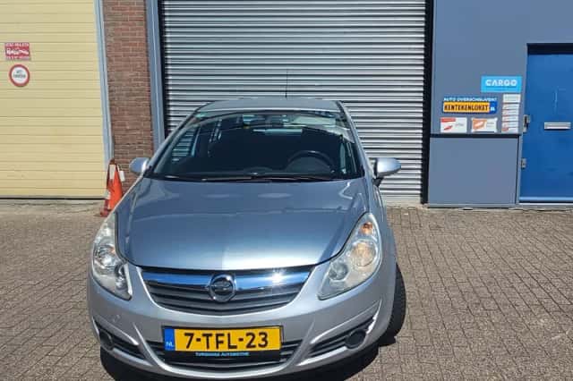 Opel Corsa (2010) thumbnail 1