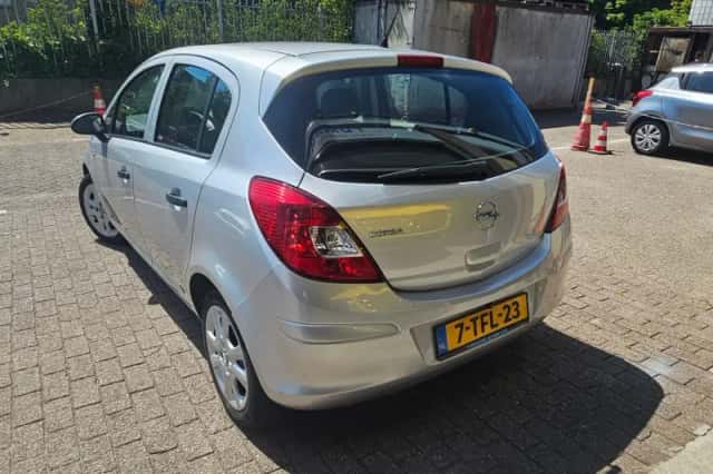 Opel Corsa (2010) thumbnail 5