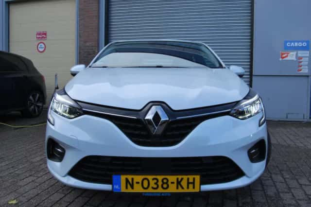 Renault Clio (2021) thumbnail 3