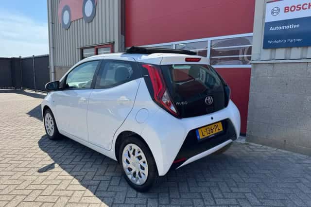 Toyota Aygo (2021) thumbnail 2