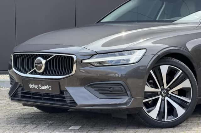 Volvo V60 (2024) thumbnail 2