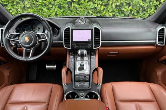 Porsche Cayenne (2017) thumbnail 3